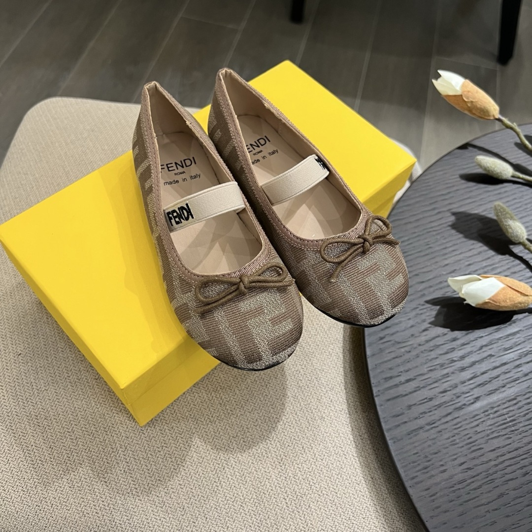 Children's shoes child